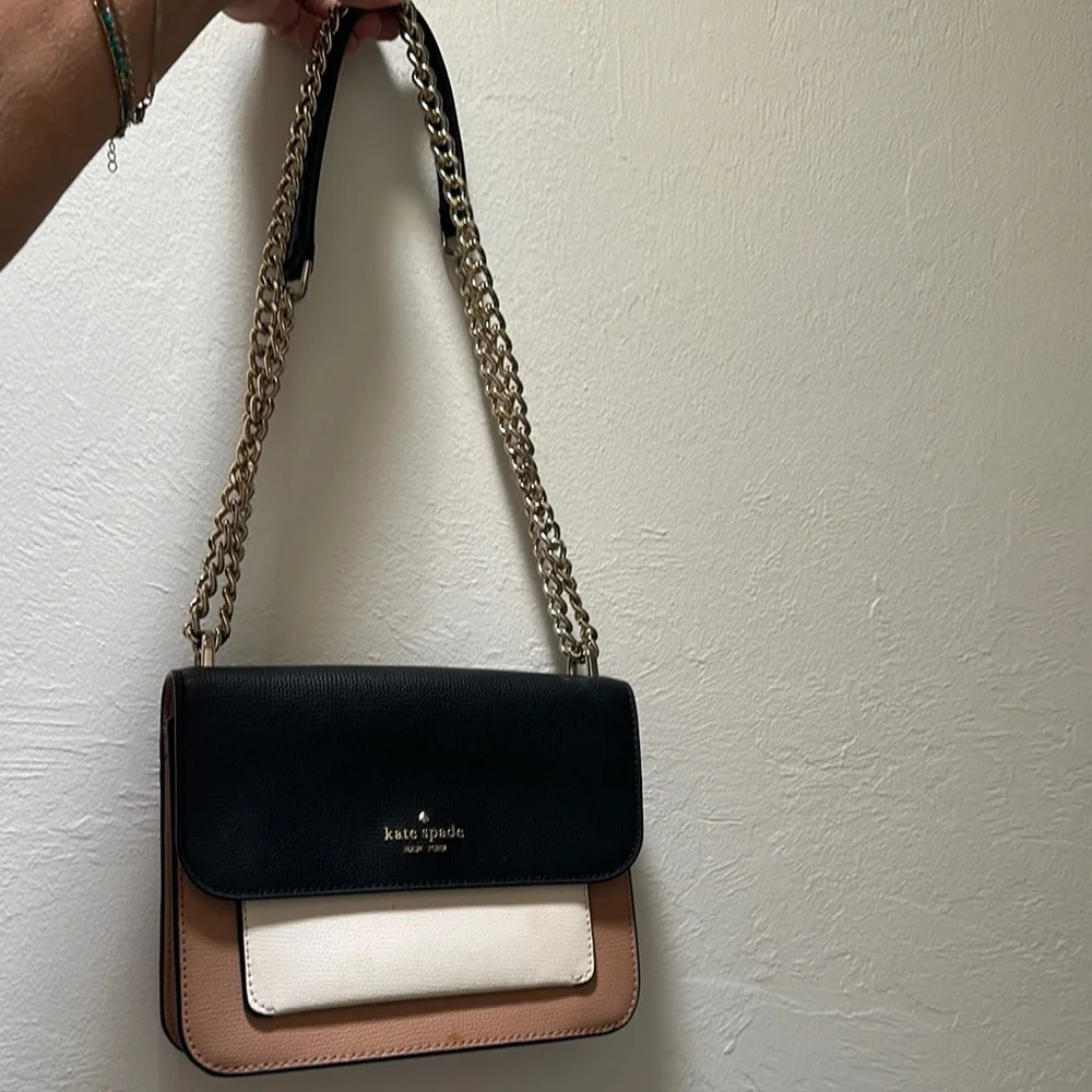 Kate Spade Black and Cream Crossbody Bag with Silver Chain - Picture 2 of 5